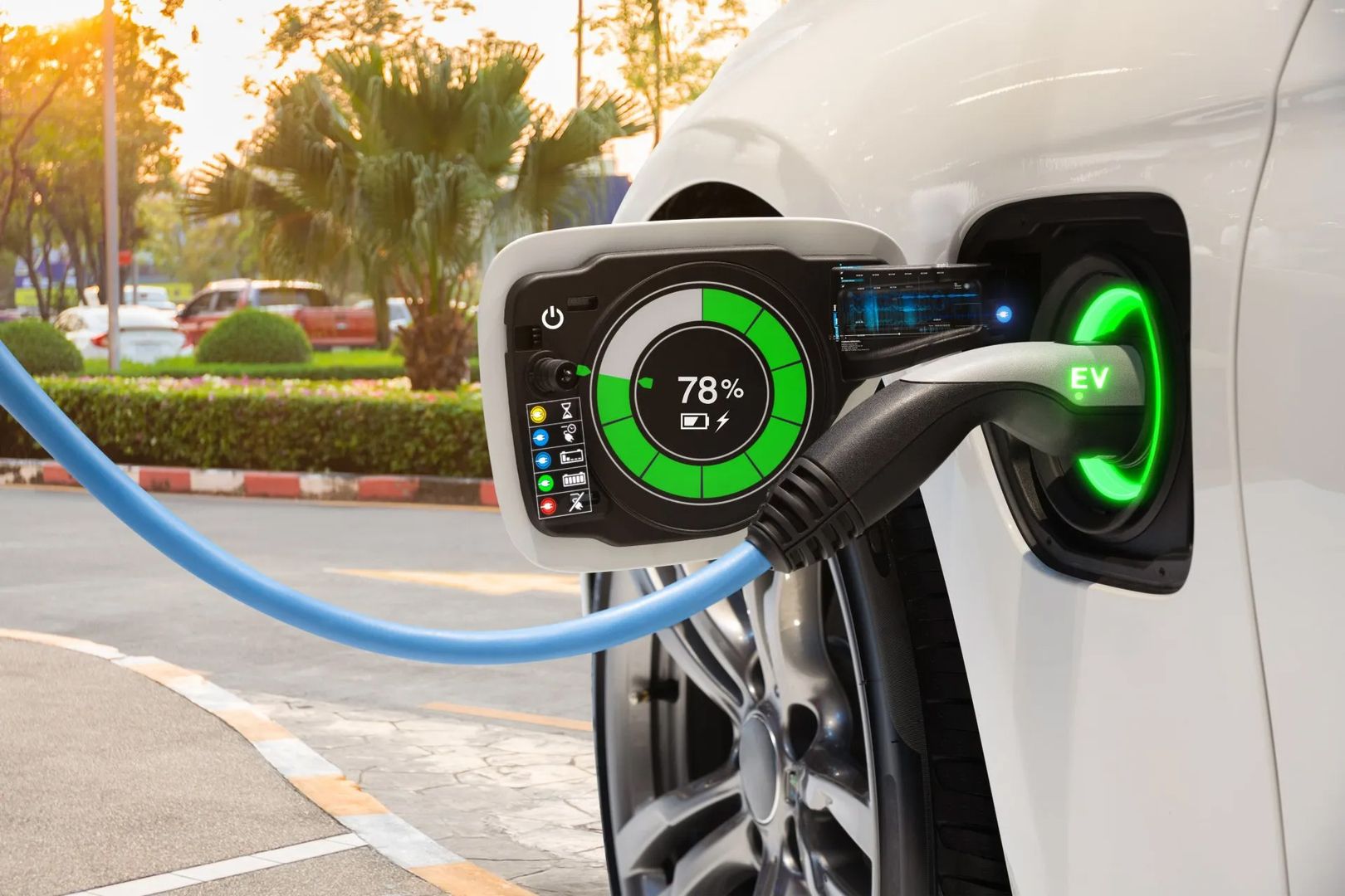 Ein Elektroauto wird geladen
